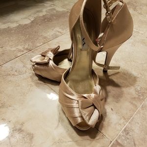 3/ 40💗 pick 3 pairs with the heart for $40 total